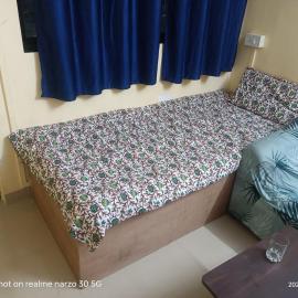 Bed And Breakfast At Pushpanjali Residency Ghodbunder Road Thane West，位于塞恩的酒店