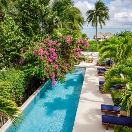 Weezie's Ocean Front Hotel and Garden Cottages，位于库尔克岛的酒店