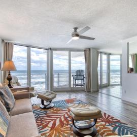 Oceanfront Condo, Pool, Gym, Private Balcony，位于Halifax Estates的酒店