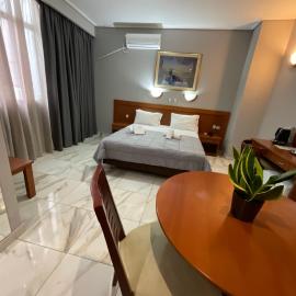 Piraeus Acropole Hotel，位于比雷埃夫斯的酒店