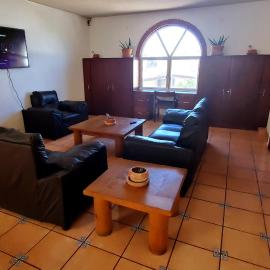 Casa La Feria - Alojamiento amplio y centrico para hasta 26 personas, a pasos de la Feria，位于阿瓜斯卡连特斯的酒店