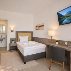 Sunny Hotel Regenstauf，位于雷根斯陶夫的酒店
