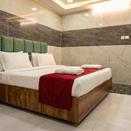 Chinnis Guest Inn Nellore Walkable distance from Bus stand，位于内洛尔的酒店