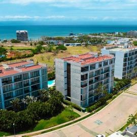 Torres Mittah Oceanview Condos at La Cruz de Huanacaxtle，位于克鲁兹德华纳卡克斯特尔的酒店