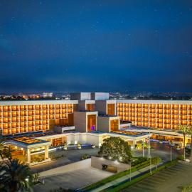 Hilton Orange County/Costa Mesa，位于科斯塔梅萨的酒店