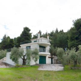 Nature Green House by RentalsPro - Akti Elias Halkidiki，位于卡洛吉亚的酒店
