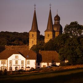 Klosterkrug Marienmünster，位于Marienmünster的酒店