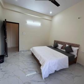Hotel Pampa Sarovar，位于Chhatarpur的酒店