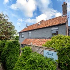 No33 HILLVIEW LODGE BOUTIQUE COTTAGE，位于布兰克斯特的酒店
