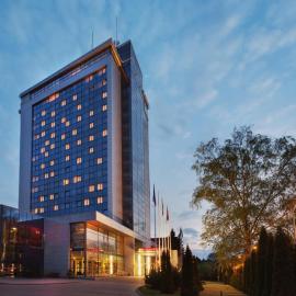 VILNIUS PARK PLAZA HOTEL & SPA, Restaurant, Panorama Bar, Conference & Banquet Center，位于维尔纽斯的酒店