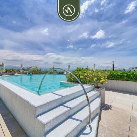 Luxury 3 BR Condo - Beach Access 1 Block Away，位于布塞里亚斯的酒店