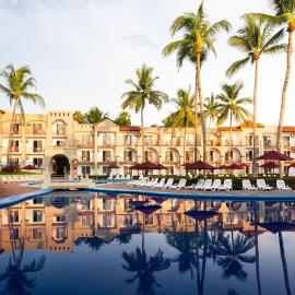 Grand Decameron Complex Bucerias, A Trademark All-Inclusive Resort，位于布塞里亚斯的酒店