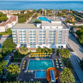 The Gap Hotel Kuşadası，位于库萨达斯的酒店