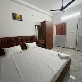 Satyamev Grand Inn，位于Pipra Dewās的酒店