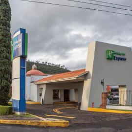 Holiday Inn Express Morelia by IHG，位于莫雷利亚的酒店
