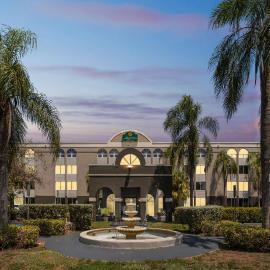 La Quinta by Wyndham Miami Lakes，位于迈阿密湖的酒店