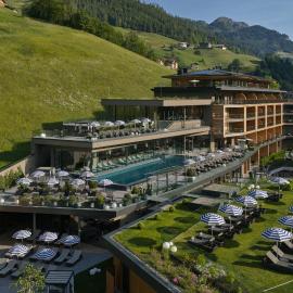 DAS EDELWEISS - Salzburg Mountain Resort，位于格罗萨尔的酒店