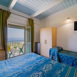Hotel Orizzonte Blu，位于特罗佩阿的酒店