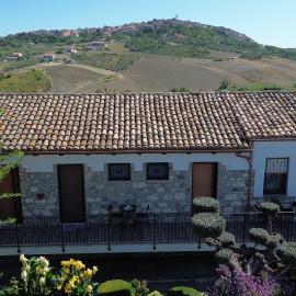 B&B Pozzo Innamorato，位于蒙泰内罗迪比萨恰的酒店