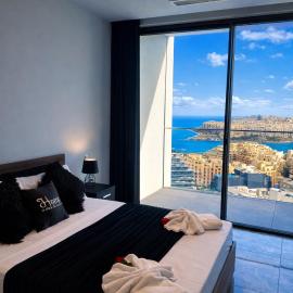 Whispering Waves at Mercury Tower with panoramic view , 2X pools and Gym，位于帕切维拉的酒店