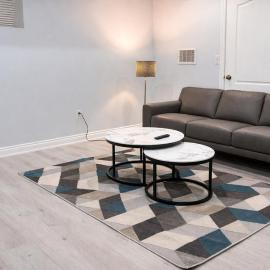 Modern 2BR Basement Suite Private Entrance，位于布兰普顿的酒店