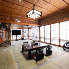Enjoy the beautiful sea and the local port town right in front of you! A 3-story private facility where you can rediscover the beauty of Japan and feel the Japanese spirit，位于Hinase的酒店
