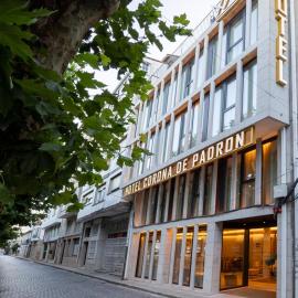 HOTEL CORONA DE PADRÓN，位于帕德隆的酒店