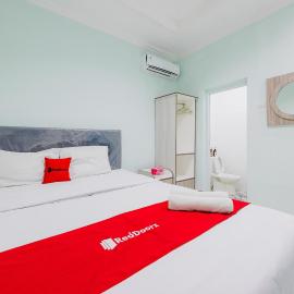 RedDoorz Syariah near Kedungmundu Semarang,位于Candi的酒店