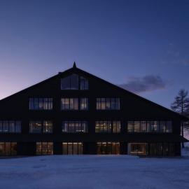 Lomä Central Peaks，位于信浓的酒店
