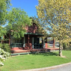 Cedar Chalets and Barkers Lodge，位于梅斯文的酒店
