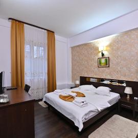 Hotel Magic GT Trivale，位于皮特什蒂的酒店