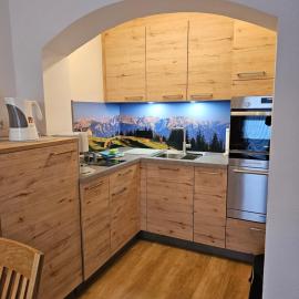 Gartenappartement Launspach Zentrale Lage mit Bergblick，位于米滕瓦尔德的酒店
