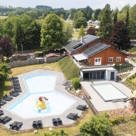 Camping ArdenParks La Petite Suisse - Maeva Vacansoleil，位于Manhay的酒店