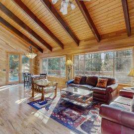 Ponderosa Cabin，位于本德的酒店