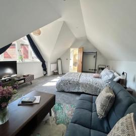 Goring River Retreat with Gym and Wellness Area，位于戈灵的酒店