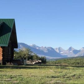 Glacier Ridge Chalet- An Incredible Rockies Panorama Part of the Glacier Ridge Vacation Rental Collection，位于Babb的酒店