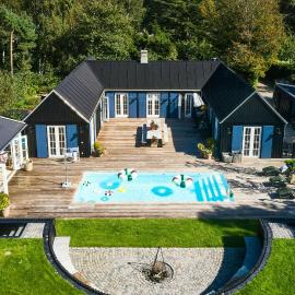 Architect House With Pool Near Tisvilde，位于齐斯维勒莱厄的酒店