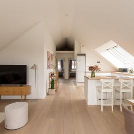 Sunlit Loft Apartment in Valby with Parking for 8，位于哥本哈根的酒店