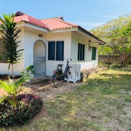 Savita House Diani，位于Magutu的酒店