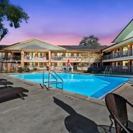 Ramada by Wyndham Temple Terrace/Tampa North，位于坦帕的酒店