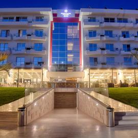 Premium Beach Hotel，位于格勒姆的酒店