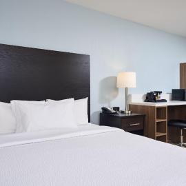 Canad Inns Destination Centre Windsor Park,位于温尼伯的酒店