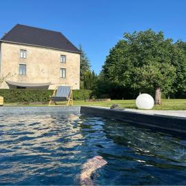 Le domaine de la Belle Demeure Chambres et table d hôtes，位于Saint-Genès-du-Retz的酒店