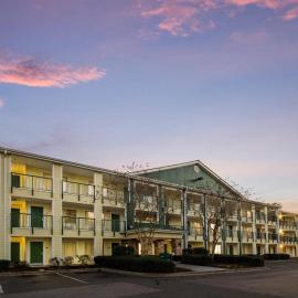 Suburban Studios Durham-Raleigh,位于达拉姆的酒店