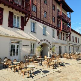 Hôtel-Restaurant de La Paix，位于Saint-Palais的酒店