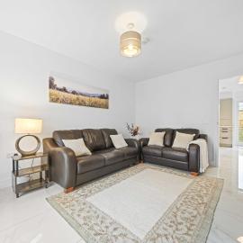 Fern Walk Spacious 3 Bedroom House - Dalkeith