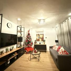 Cozy 2BR House Digos With Bath Tub & Karaoke，位于Digos的酒店