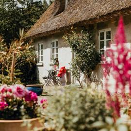 Charming And Historic Horse Farm From The 1700S，位于德隆宁莫勒的酒店
