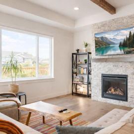Scenic Modern Home with Private Patio & Fireplace，位于贝尔格莱德的酒店