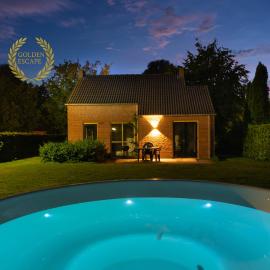 Goldenescape 6P Vip cottage met royale tuin en Hottub，位于Ewijk的酒店